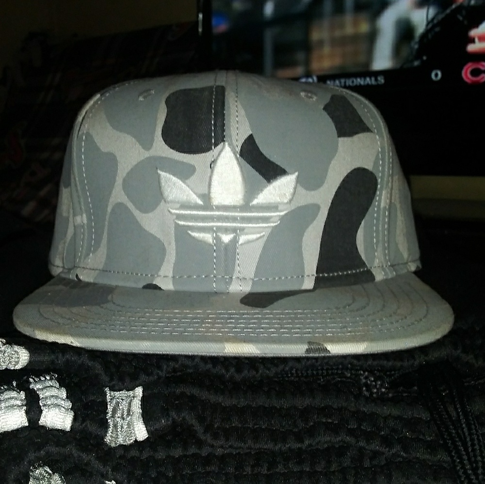 Adidas snapback hat
